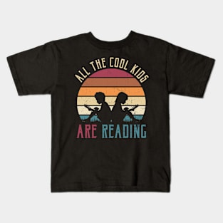 All the Cool Kids are Reading Book Vintage Reto Sunset - Funny gift Kids T-Shirt